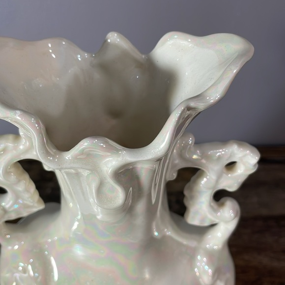 Vintage vase with iridescent glaze in ivory. Hand made by Elsie D. in 1978 - Picture 10 of 17